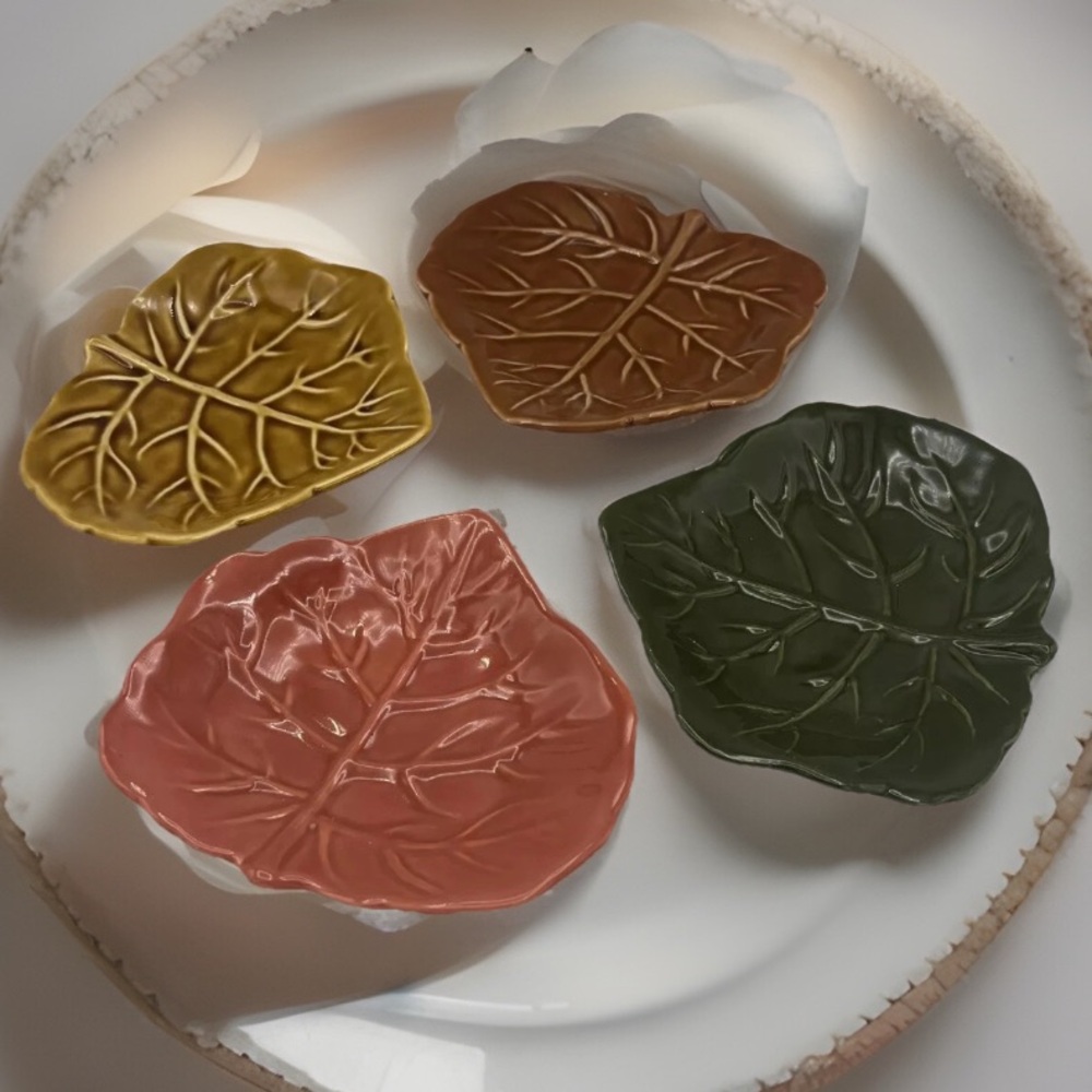 Set of 4 Wendover Lane Autumn Leaf Shaped Candy, Nut, Appetizer 6” Dishes